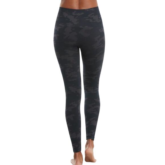 Spanx Camo Seamless High Rise Leggings Women’s M Compression Fit gym yoga - Picture 2 of 5